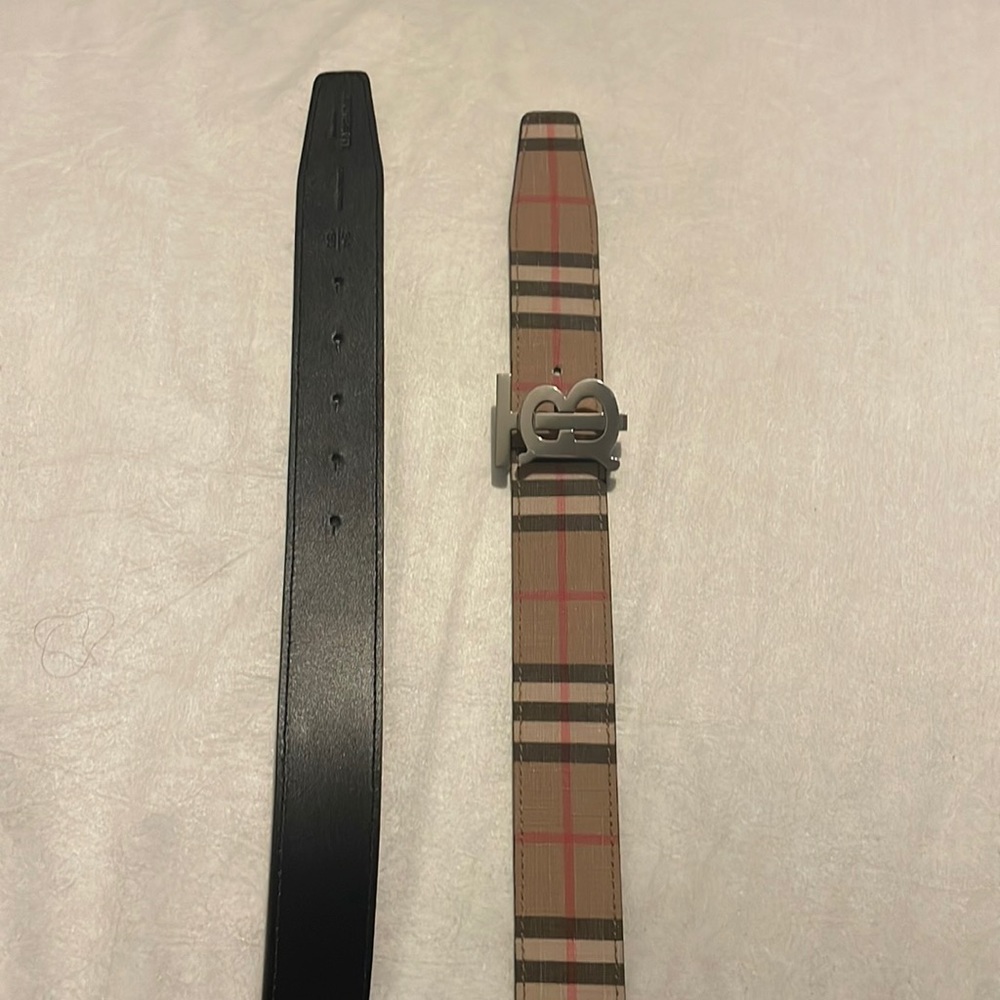 Men’s Burberry belt size 34/85 (I wore it as a women’s)